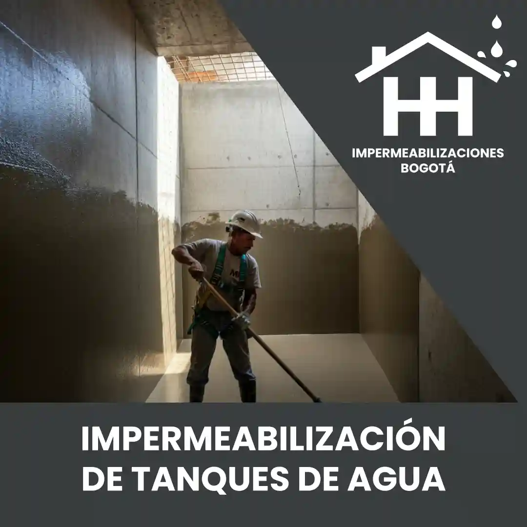 Trabajador impermeabilizando un tanque de agua subterraneo en Suba